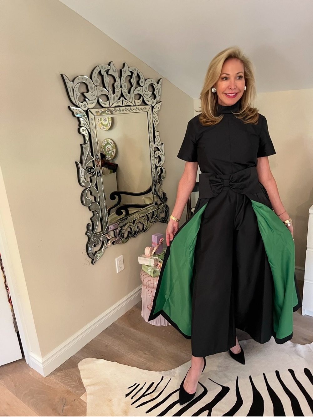 Elegant Black Wide-Leg Jumpsuit with Green Lining